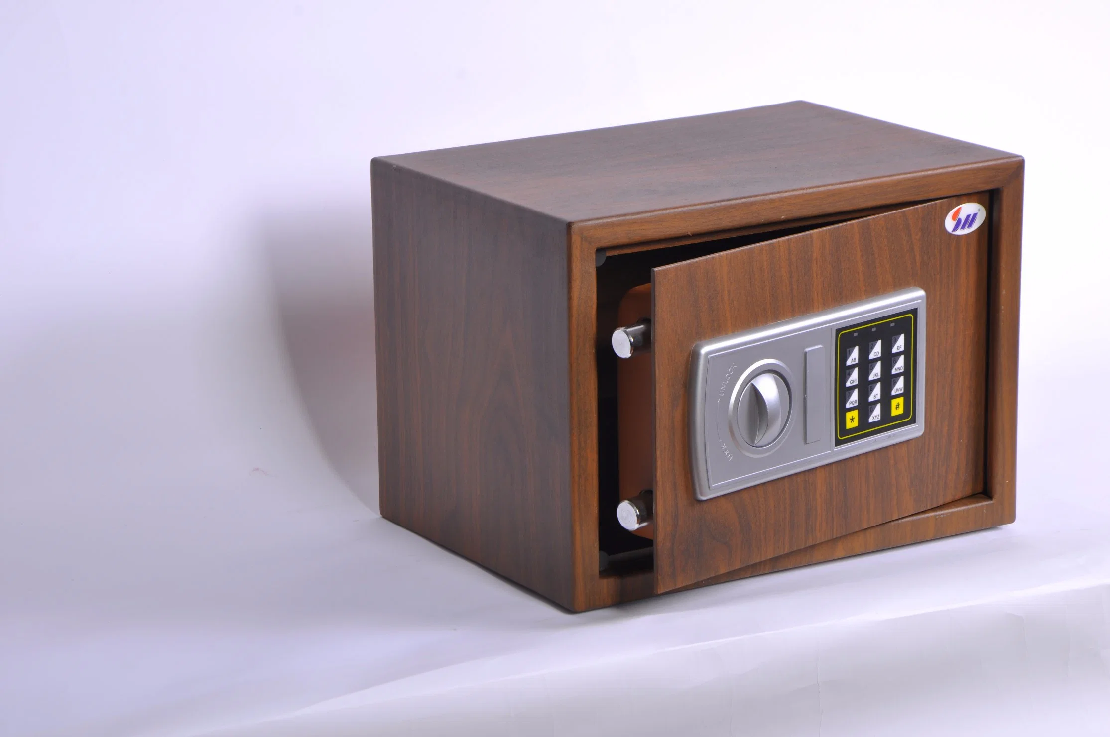 Écran LCD de la porte de coffre en bois