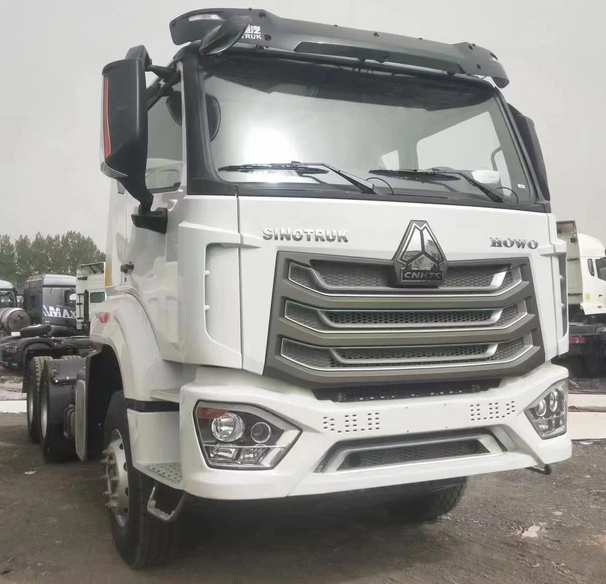 Prix bas Sinotruk HOWO Nouveau Weichai Diesel CNG 10 roues lourdes 4X2 6X4 400HP 430HP Remorque Tête de semi-remorque Tracteur Camion