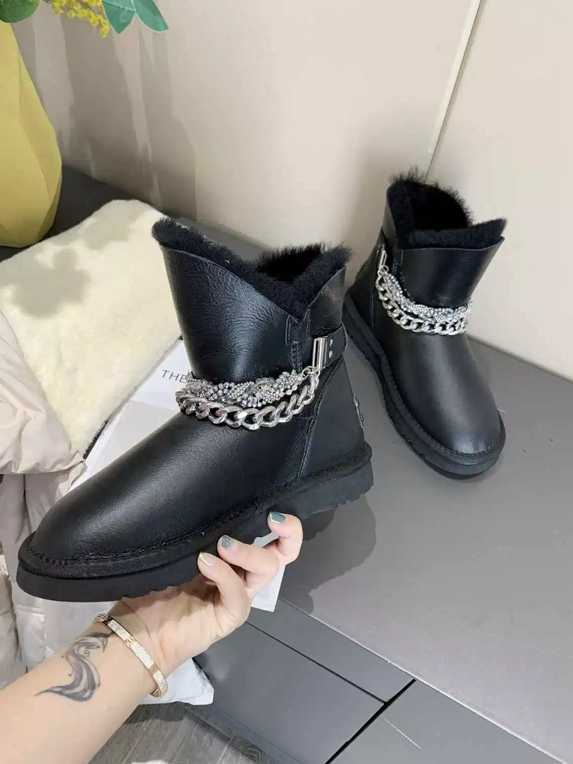 Black Leather Snow Boots Women&prime; S Shoes Chain Lady Shoes