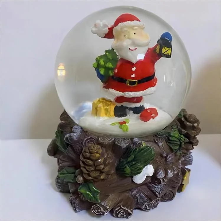 OEM Factory Customized Water Globe Polyresin Water Globe Gifts Plastic Water Globe Souvenir Resin Christmas Water Globe Ball Manufacturer in China