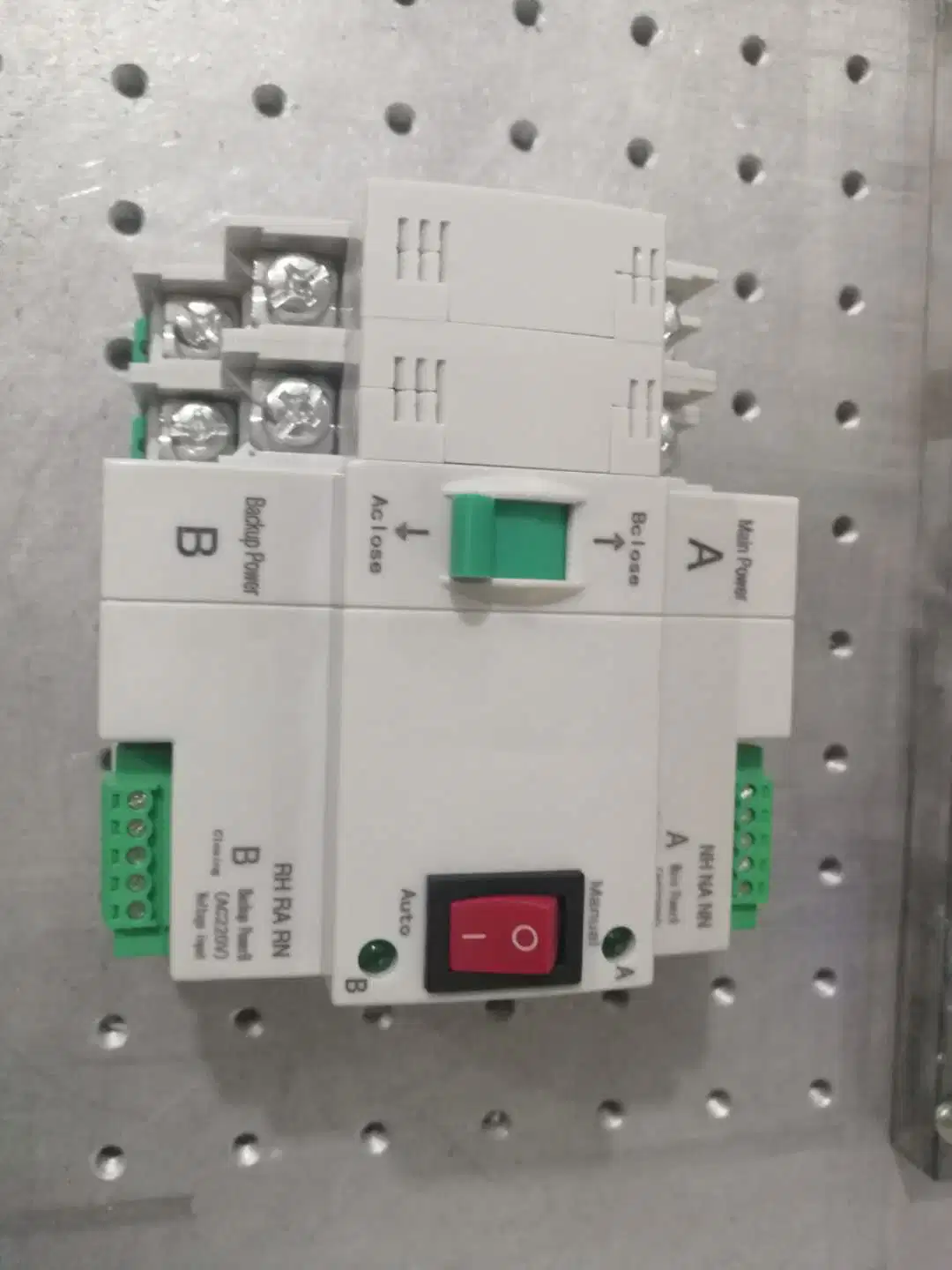 New Design Snq1-63r 2p /4p-63A DIN-Rail Mounted Type Double Power Source Automatic Transfer Switch