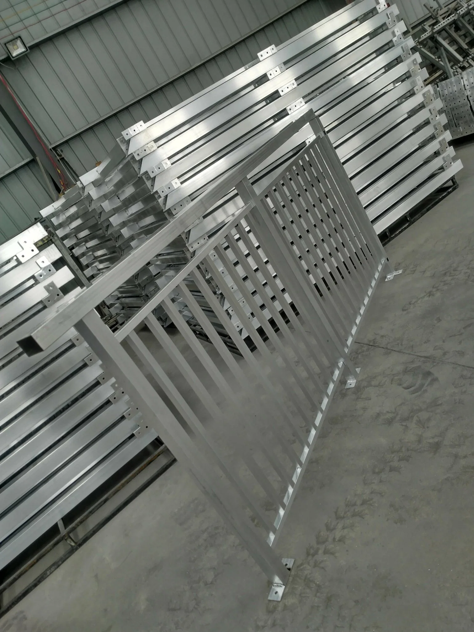 Wholesale/Supplier Custom Wrought Iron Stair Railings/Balustrade Fence