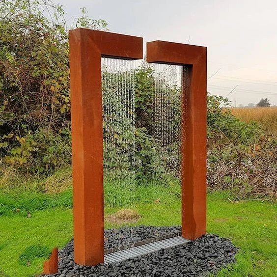 Fonte de água quadrada em aço corten com luzes LED.