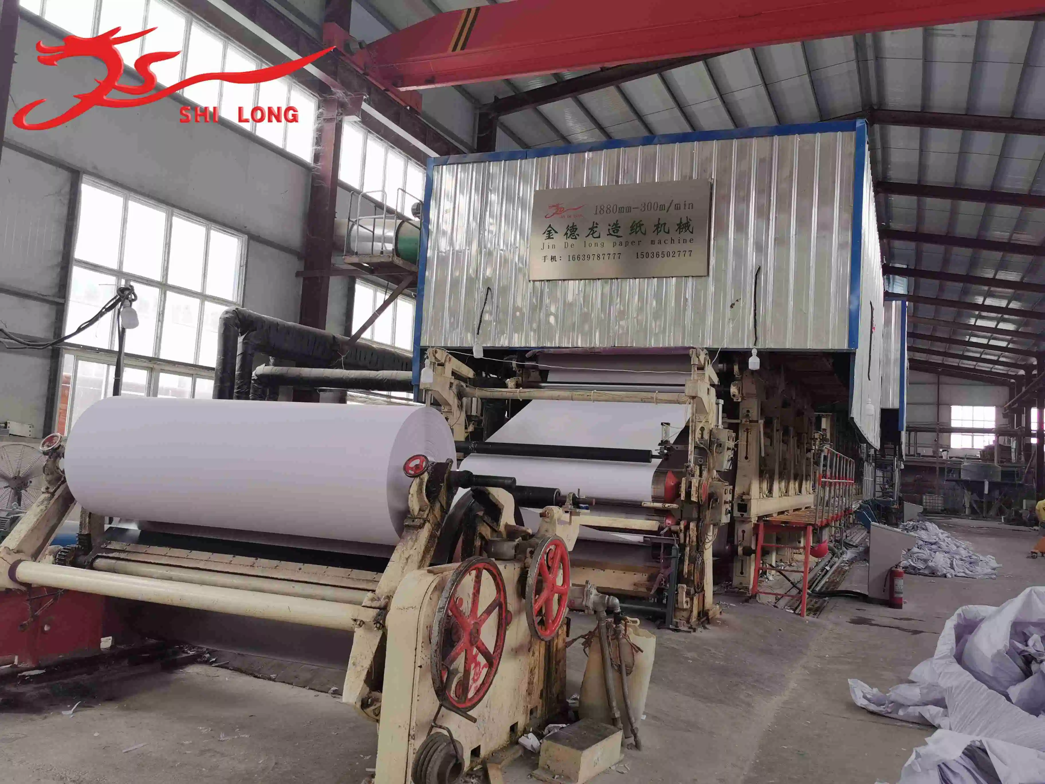 China Neueste A4 Schreibpapier Jumbo-Roll-Making-Maschine 50-80t/D Preisliste