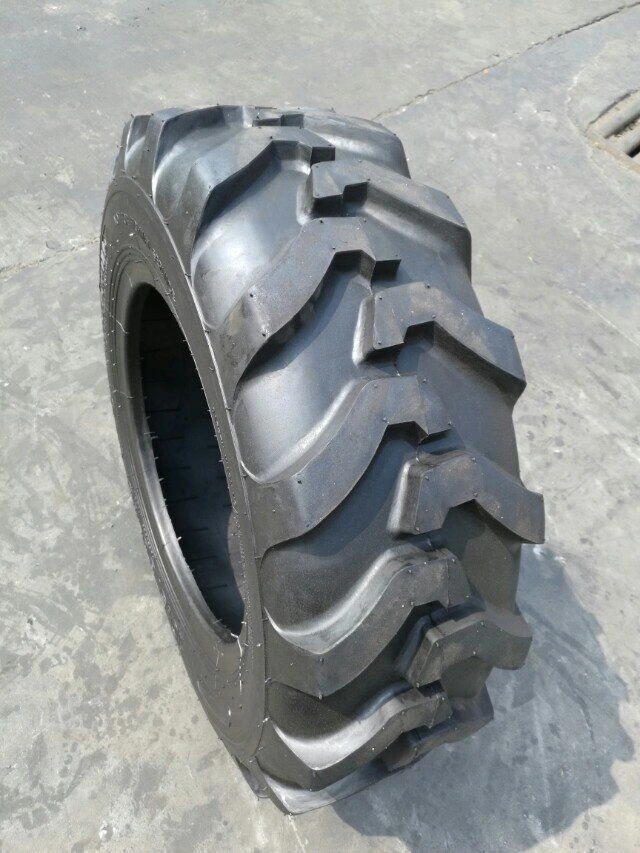O pneu do trator de pneus agrícolas 7.50-20 19,5 L-24 16.9-28 12.5/80-18 18.4-26 R4