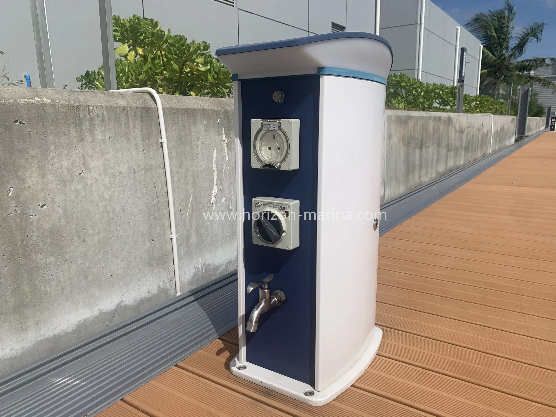 Al 6061 Case Power and Water Pedestal Service Bollard for Floating Aluminum Pontoon