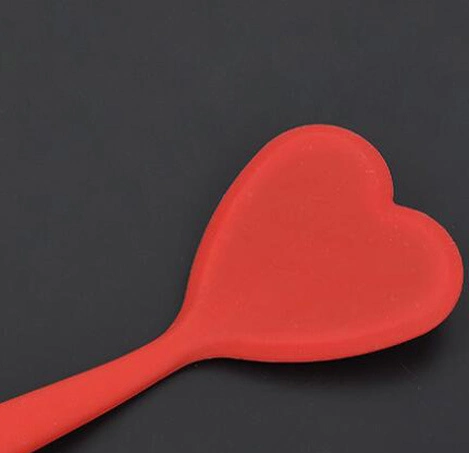 Heart-Shaped Spatula, Heat Resistant Seamless Silicone Spatula with Hanging Holes for Mixing Turning Pizza Paddle Nonstick Flexible Silicone Turner Wbb12143