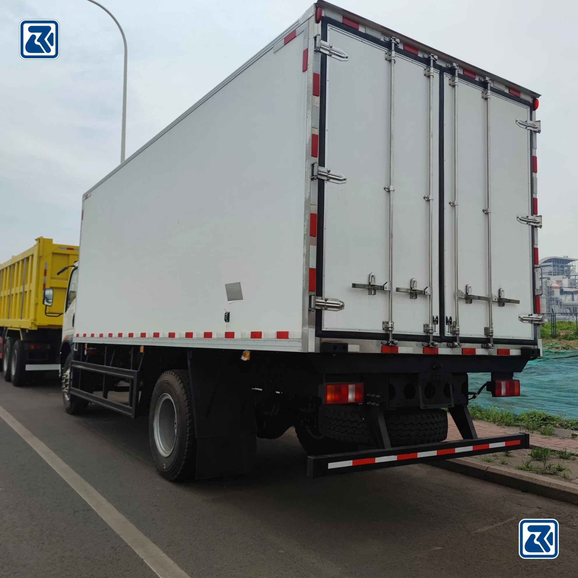 Sinotruk HOWO China/4X2 de 5 toneladas de carga de refrigeración congeladores portador Van/Luz/camión/comida/nevera/congelador Vehículo/camión refrigerado Precio/Congelación/Box