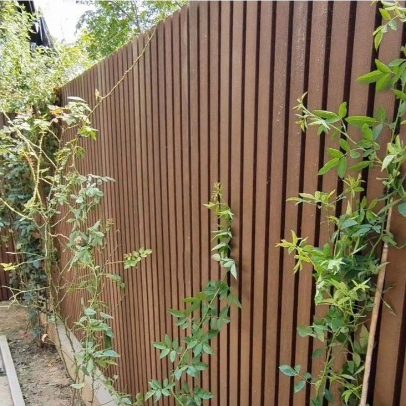 Hot Sale Heat-Resistant WPC Panel Balcony Wood Plastic Outdoor Fencing Slat Fence for House Protection