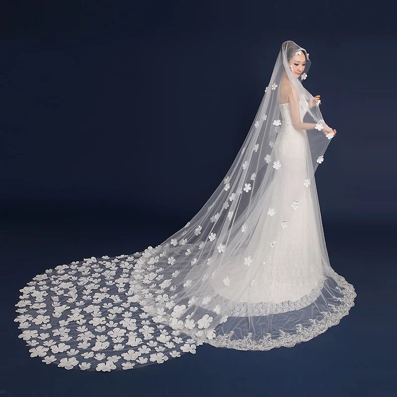 New Long Tail Petal Wedding Dress Wedding Dress Accessories