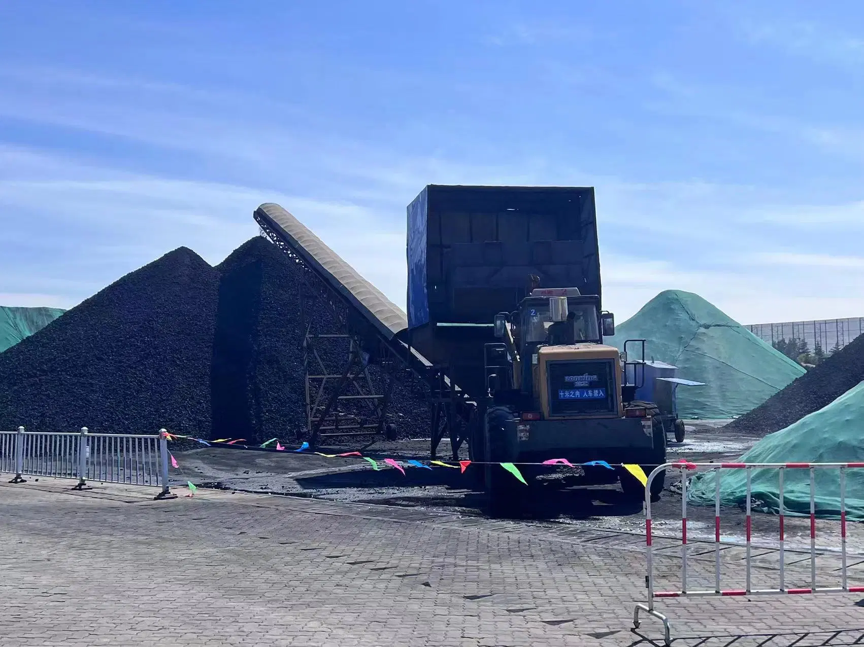 Metallurgische Koks mit hoher Qualität und niedrigen Preis spielt die Rolle der Heizung, Reduktionsmittel und Rahmen in Hochofen