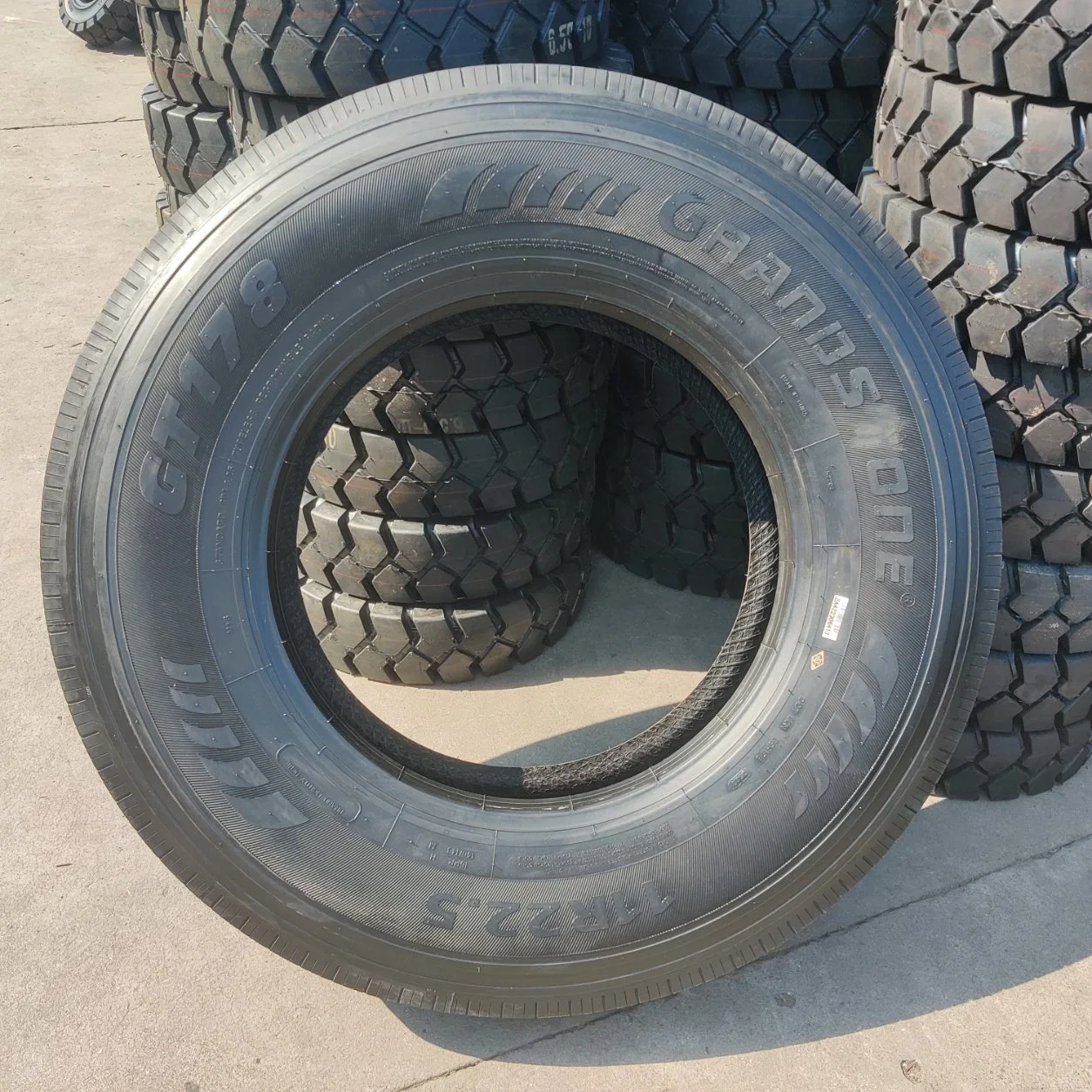 12.00r20 Radial Tubeless Tyres TBR Bus Truck Tyres