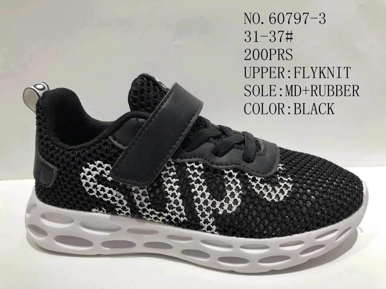 Children Breathable Sport Stock Shoes with Flyknit Upper