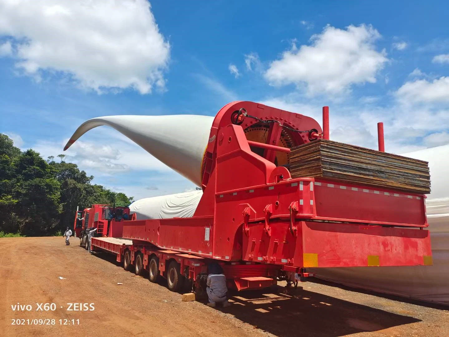 Manufacturer 60-100m Wind Turbine Blades Electric Wind Blade Equipment Transport Retractable Retractable Low 360 Rotating Flat Semi-Trailer Wind Blades Can Be L