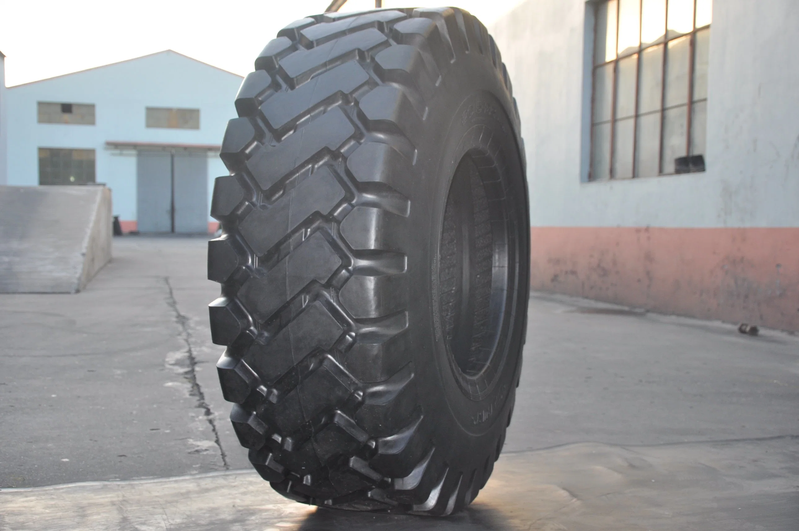 Pneus New off The Road Tires OTR Tyre for Loader Scraper Bulldozer L3