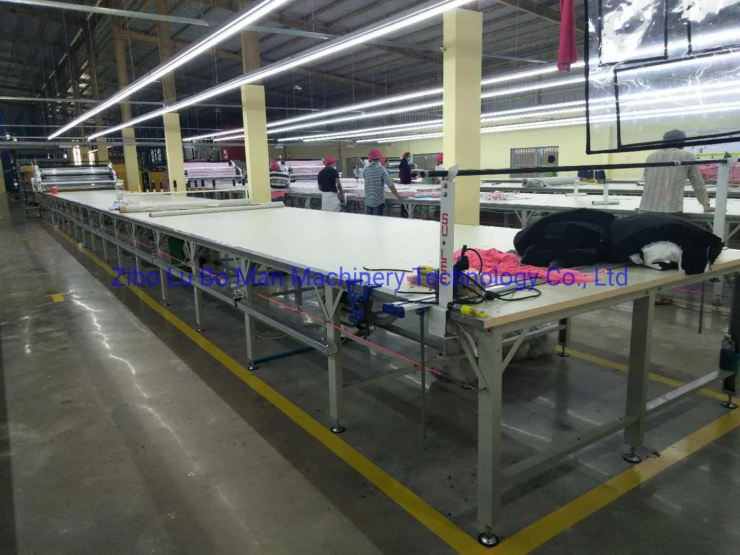 Custom-Made Industrial Fabric Spreading Cutting Ttable for Garment Factory