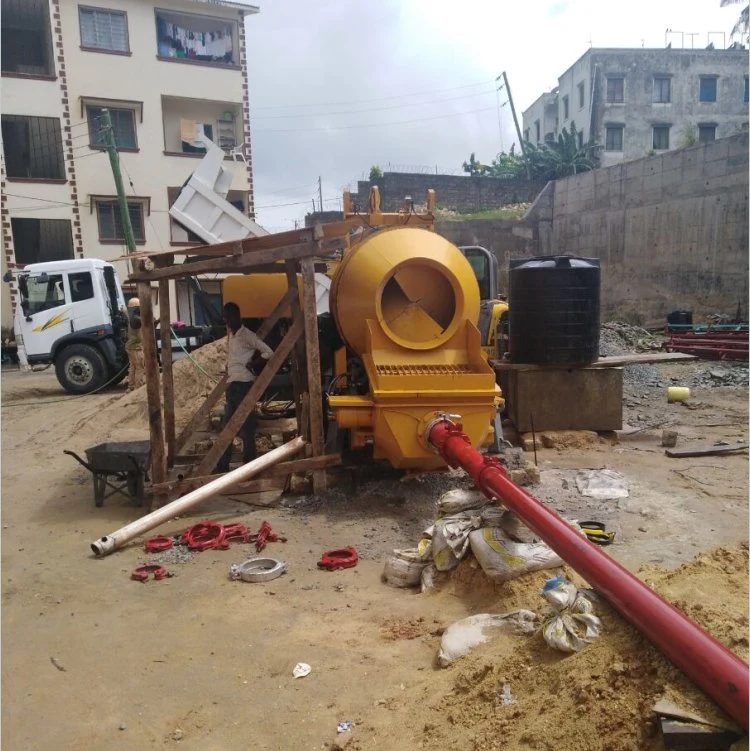 Betoneira portátil de fábrica para betão montado em reboque com bomba para Trabalhos de construção