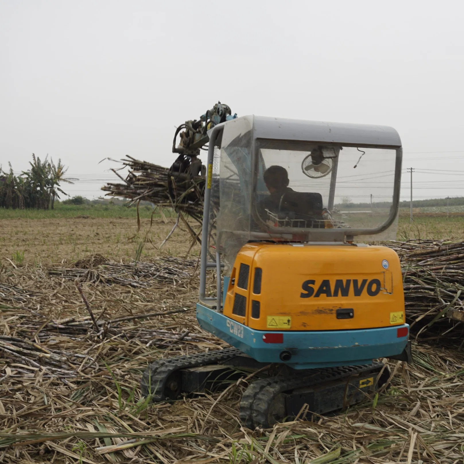 Agile Grapple on Mini Excavator Rotating Log Grapple on Mini Excavator Materials Forestry Log Grapple