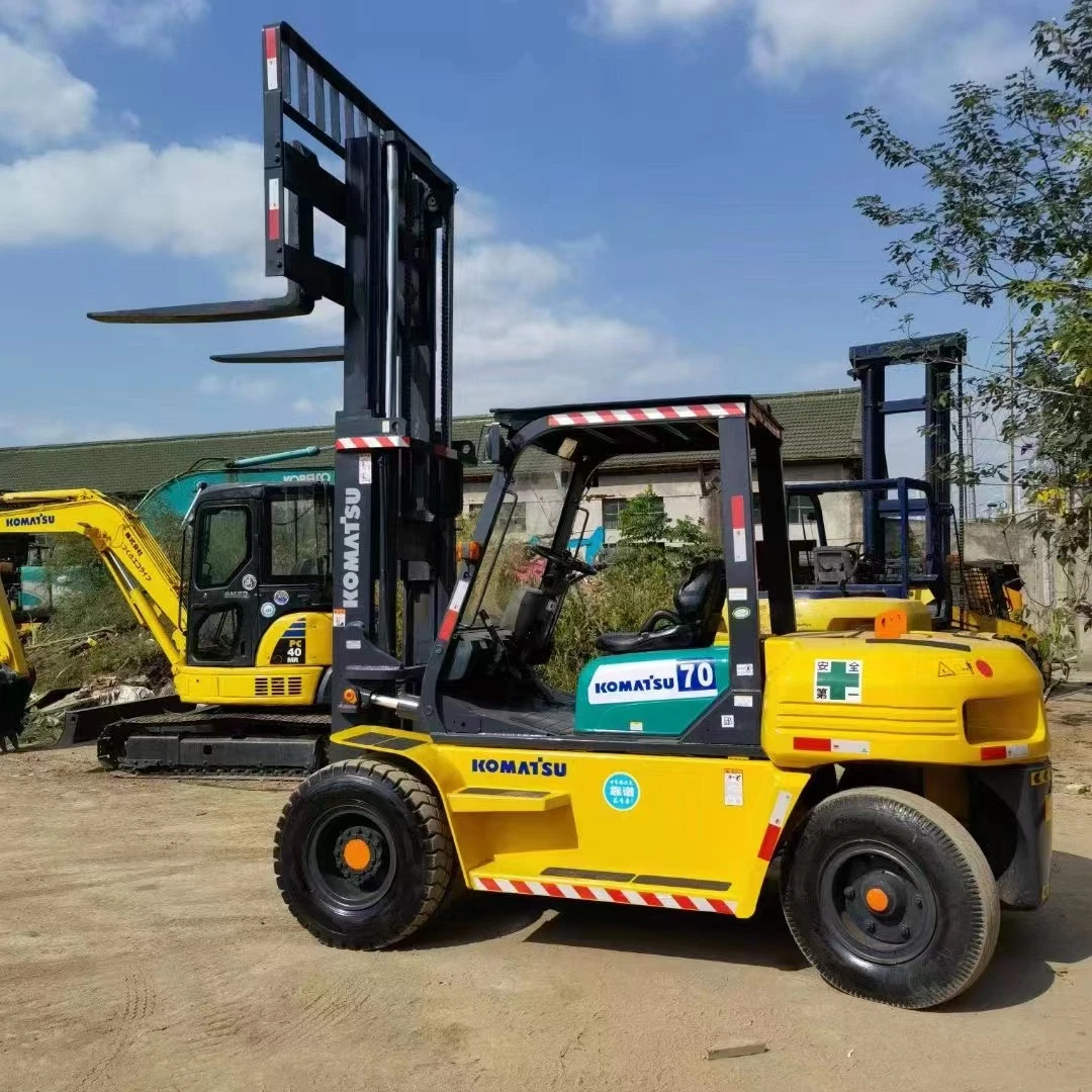 Используется высокое качество Komatsu Fd70 контейнер поднимите укладчик Японии марки Secondhand вилочного погрузчика