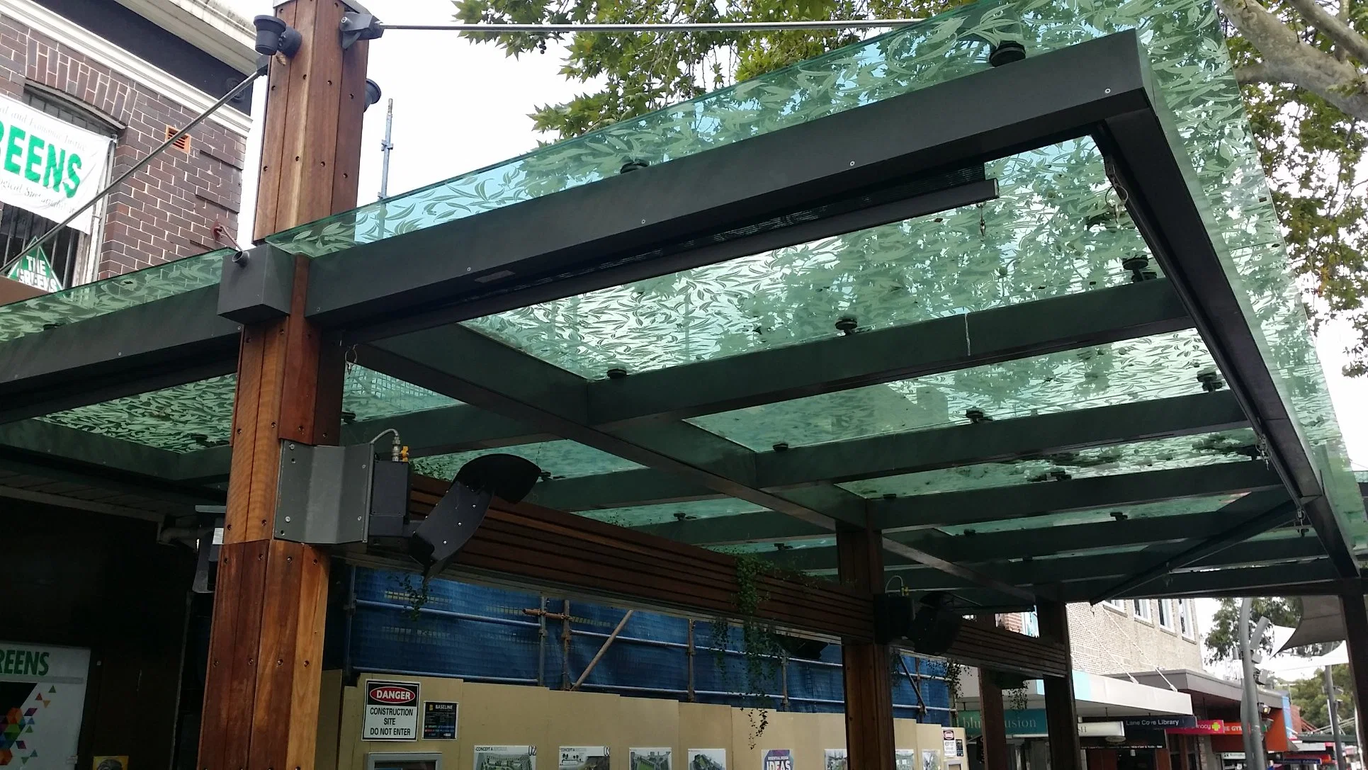 La parada de autobús de metal OEM de la vivienda de moderno diseño personalizado en el exterior de acero inoxidable de Bus de la ciudad de la vivienda