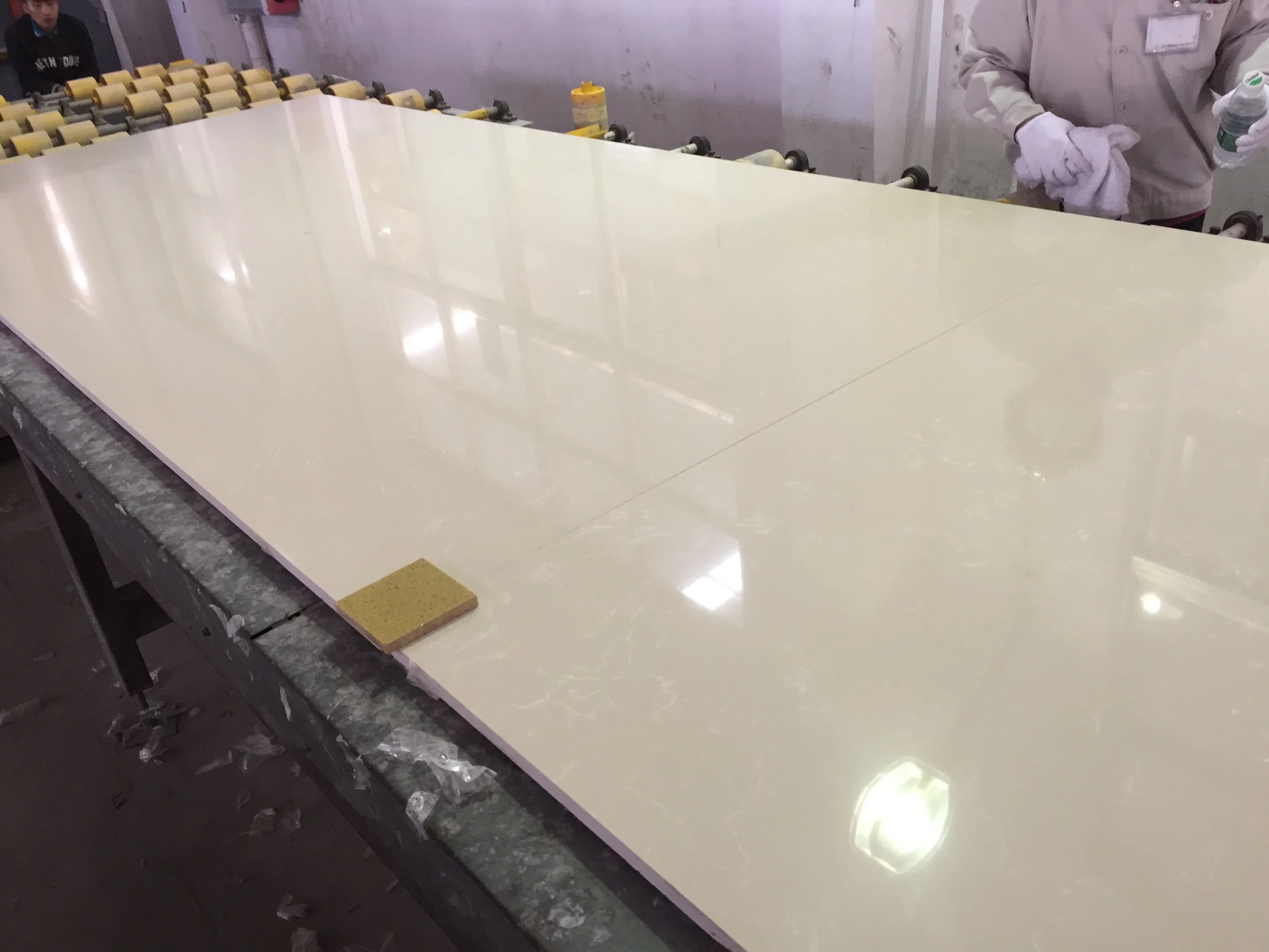 Engineered Quartz Stone Cararra White Series for Countertop/Vanity Top/Floor Tiles/Benchtop