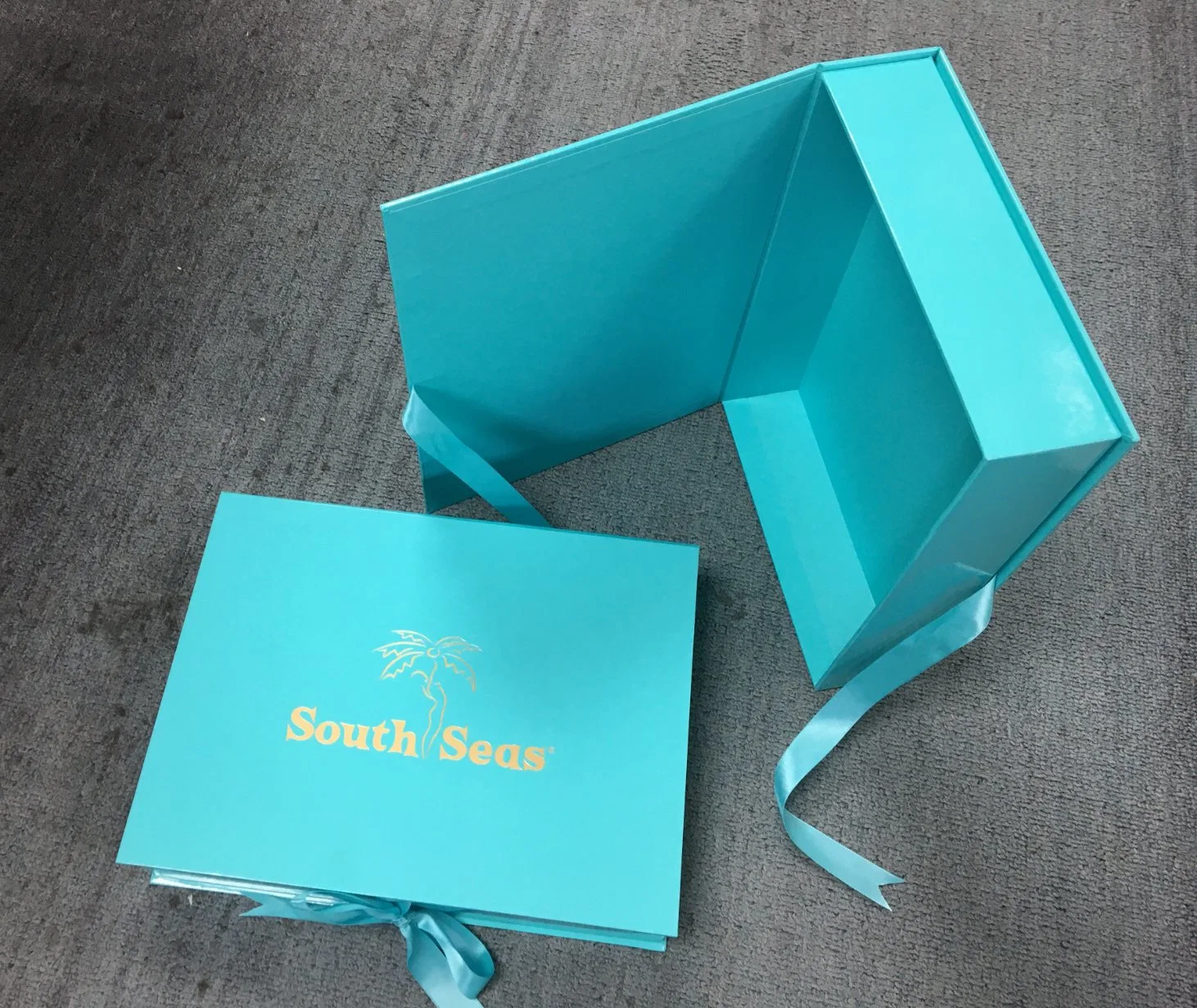 FSC Recycled Customized Magnetic Gift Paper Box Rigid Luxury Cardboard Packaging Christmas Gift Box Perfume Paper Box Cosmetic Box Wine Box