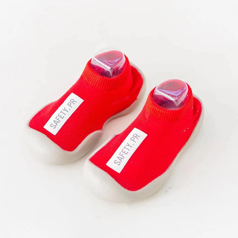 2023 Nouvelles solide alphabet couleur imprimée Chaussettes pour Bébé de semelles en caoutchouc confortables chaussures à semelle souple à chaud pour nouveau-nés