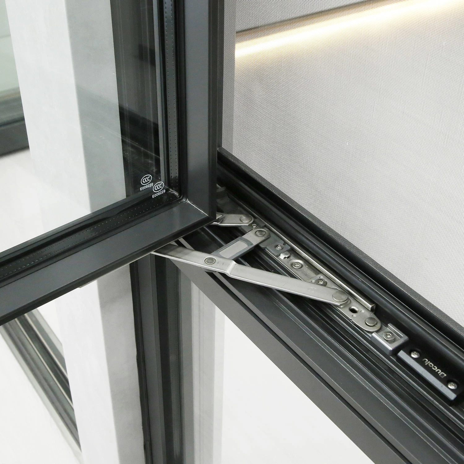 Fabricant d'accessoires de matériel pour portes et fenêtres en aluminium moderne