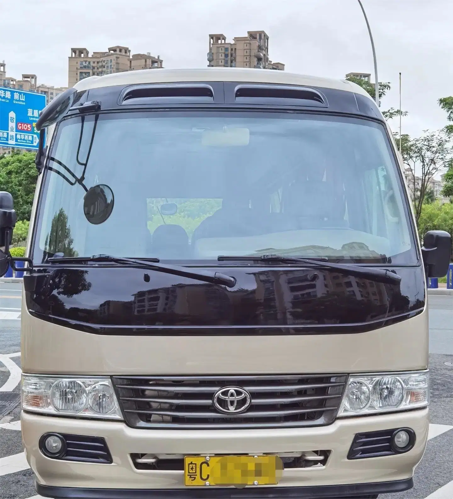 30 Seater Toyota Coaster bus à vendre 2019 ans Yuchai 130 bus passager de rapport de vitesse 6 du moteur