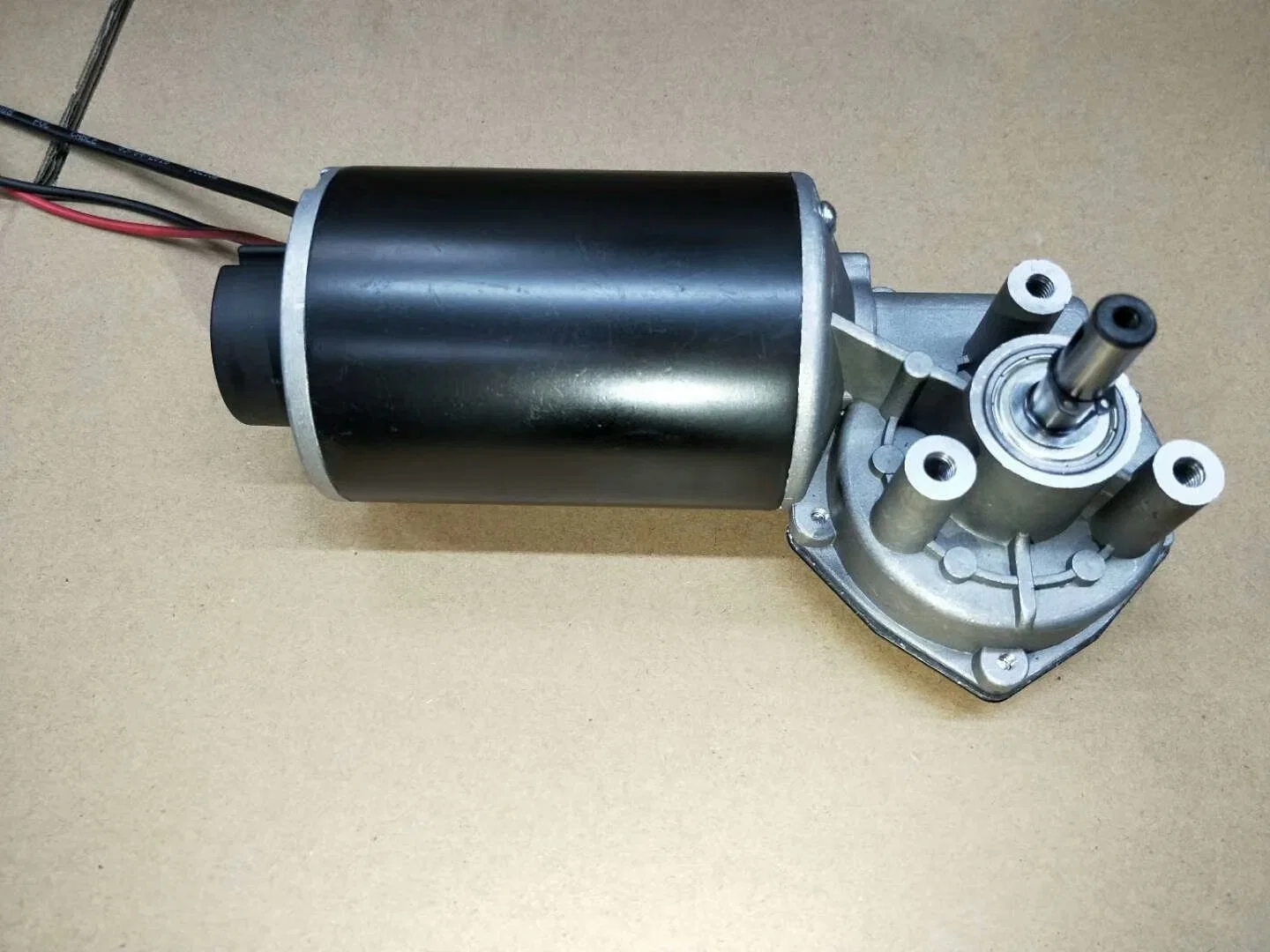 DC12V 24V Schneckengetriebemotor mit hohem Drehmoment D49 D59 D63 D76 D88 für Maschinenausrüstung