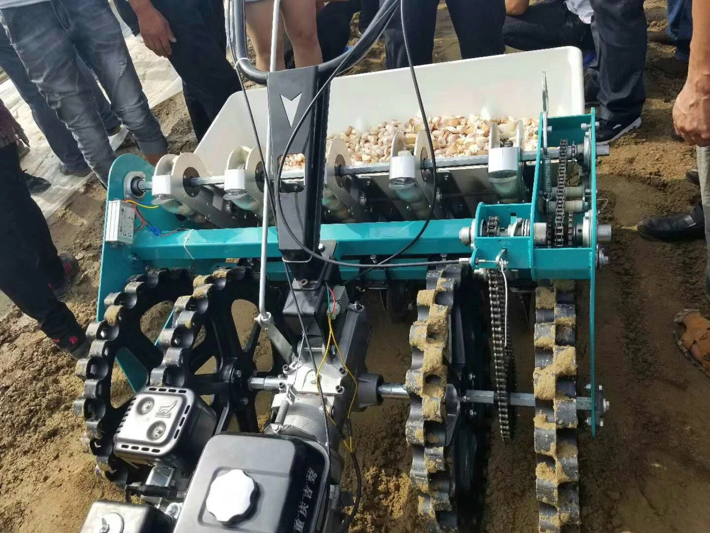 High quality/High cost performance  Garlic Planting Machine with Competitive Price