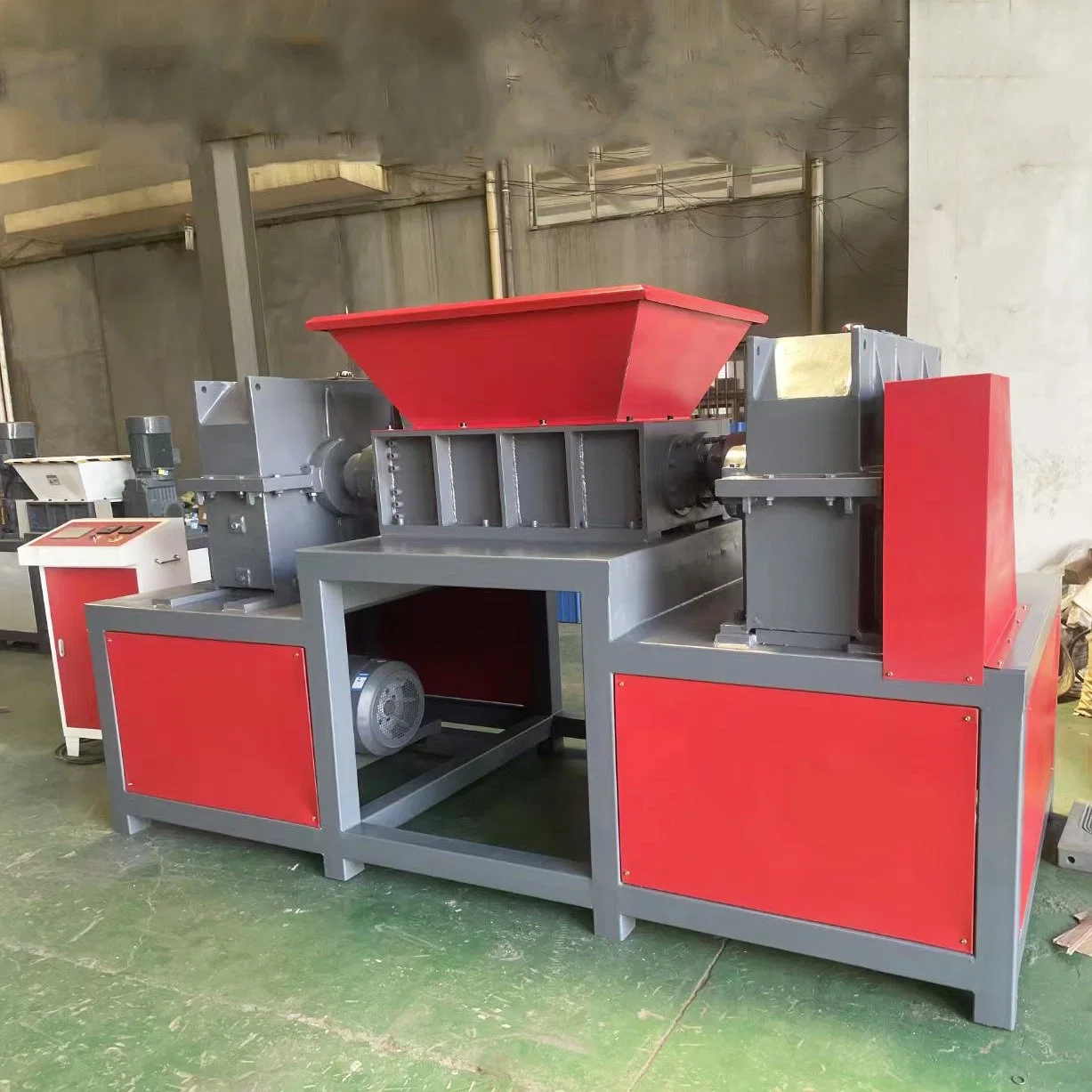 Bottle Crusher Machine Tyre Recycling Equipment Metal E Waste Tire Shredder Machine