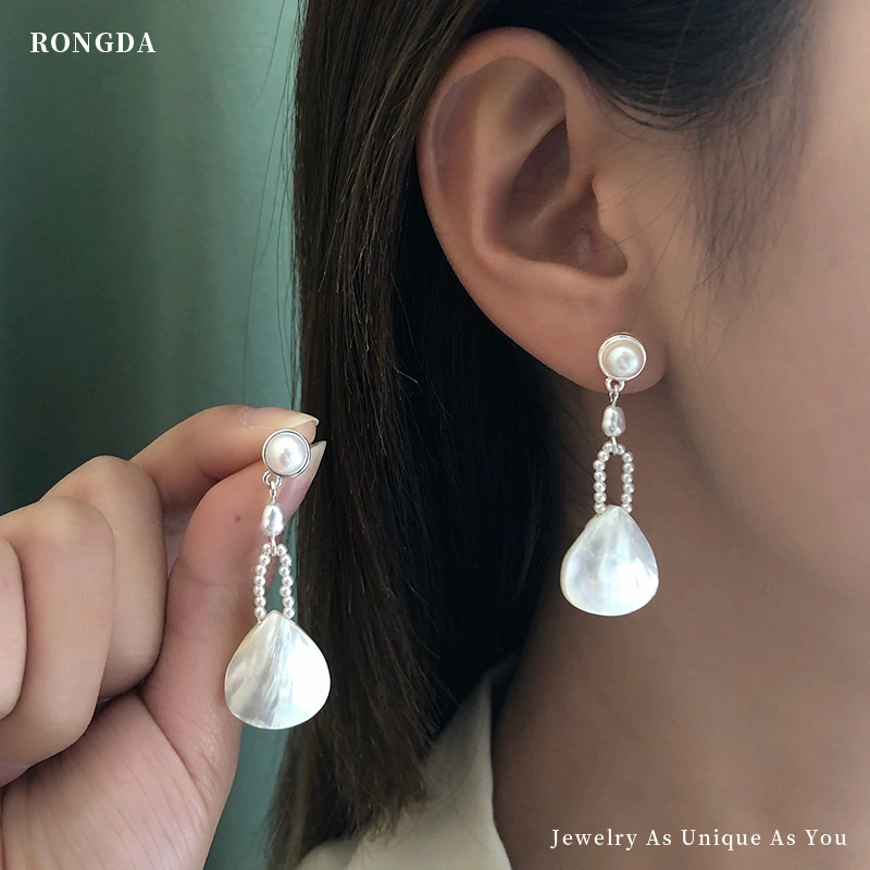 Fashionable and Elegant Freshwater Pearl White Shell Earrings Jewelry