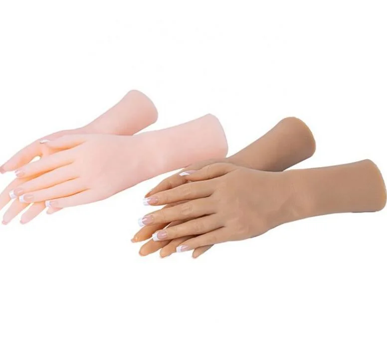 Main de mannequin pour pratiquer les ongles main de pratique