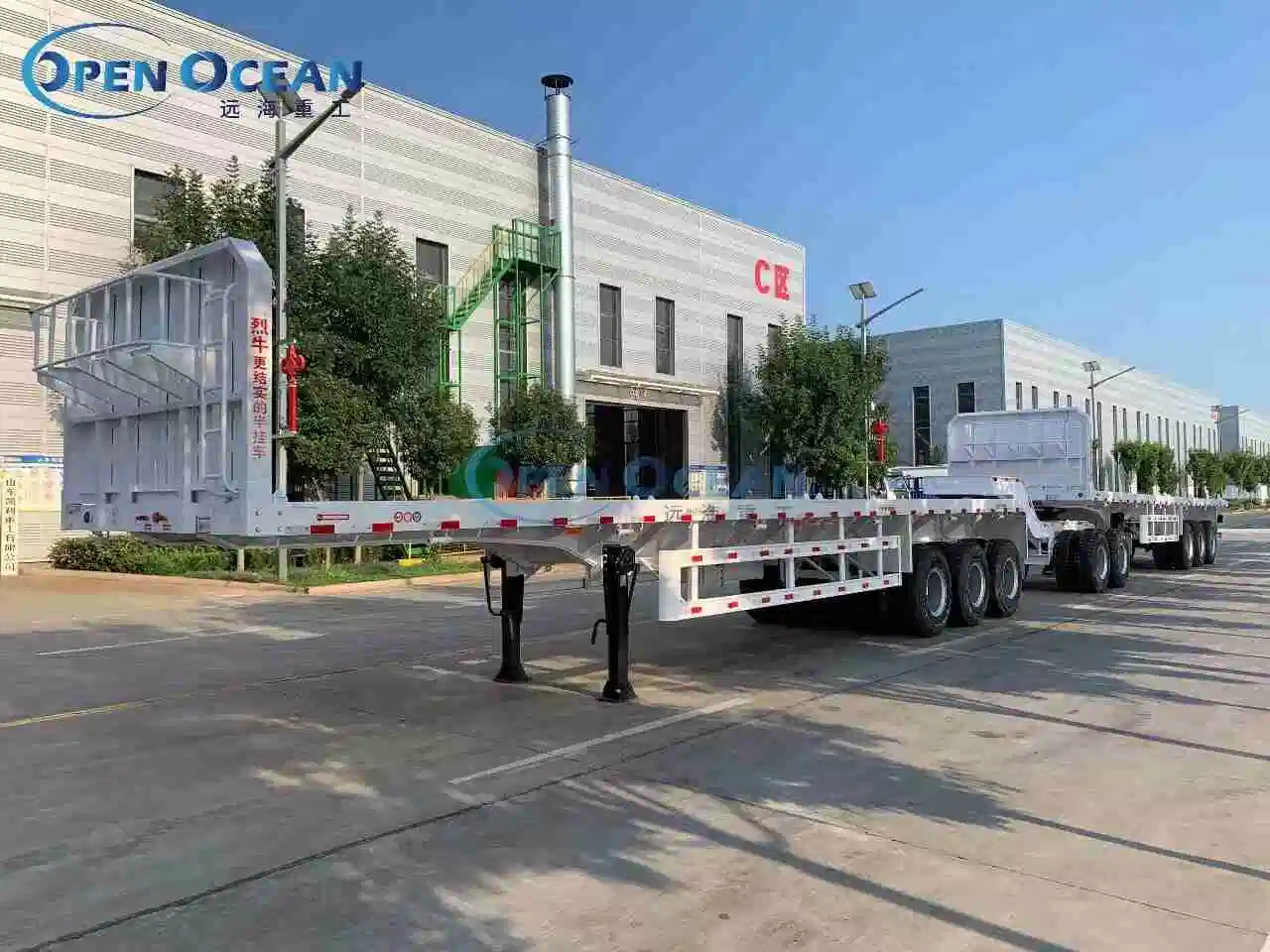 China Hot Sale Factory Price Truck HOWO Shacman 12 Twist Trava Plataforma de plataforma plana 60t Semi 3 eixos 40FT Reboque de contentores plano para pés para venda