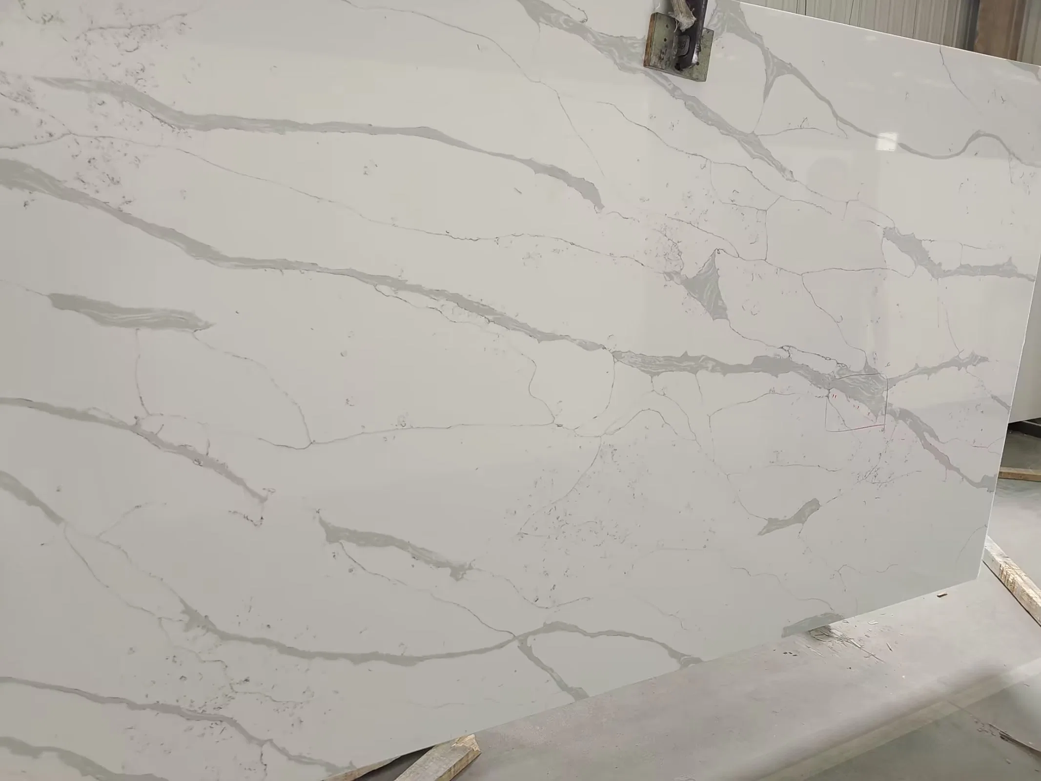 Engineered Stone Polished White/Beige Marble Look Quartz Stone for Kitchen/Bathroom Countertops/Vanity (414244454780)