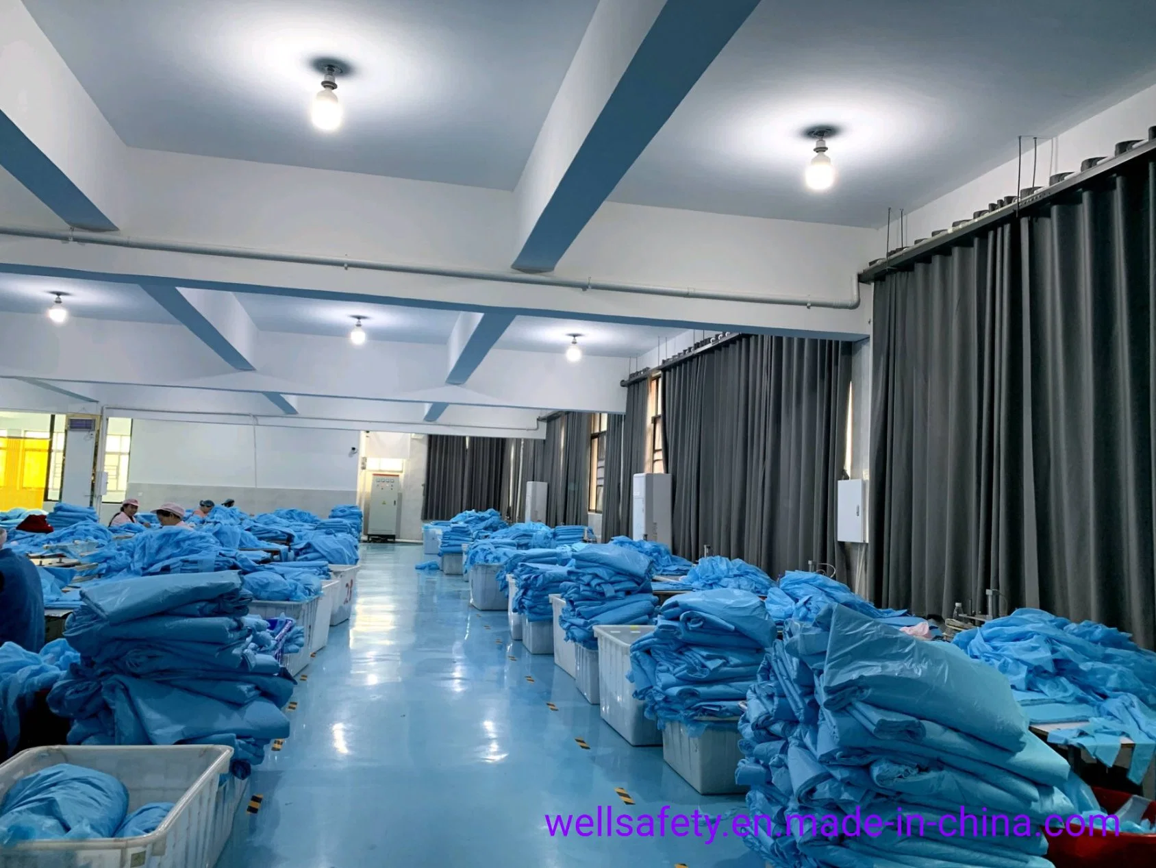 AAMI Level 2 Blue CPE Disposable Isolation Gown with Long Sleeves 50g Washable for Cheap Kitchen Aprons Waterproof Reusable Surgical Gown En14126