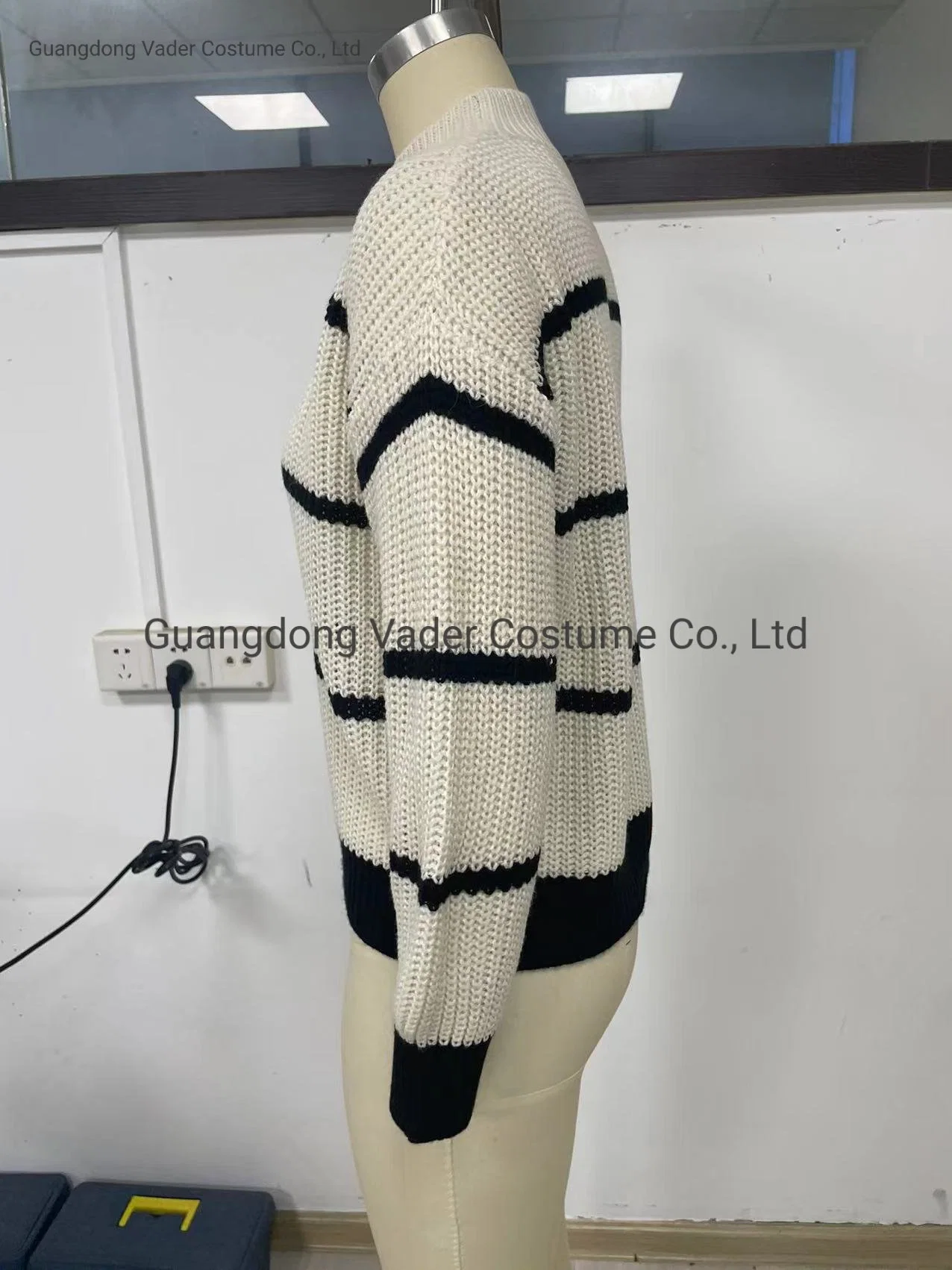 Knitted Pullovers Ladies&prime; Sweaters Stripes Are Hot Sellers of Autumn and Winter Sweaters