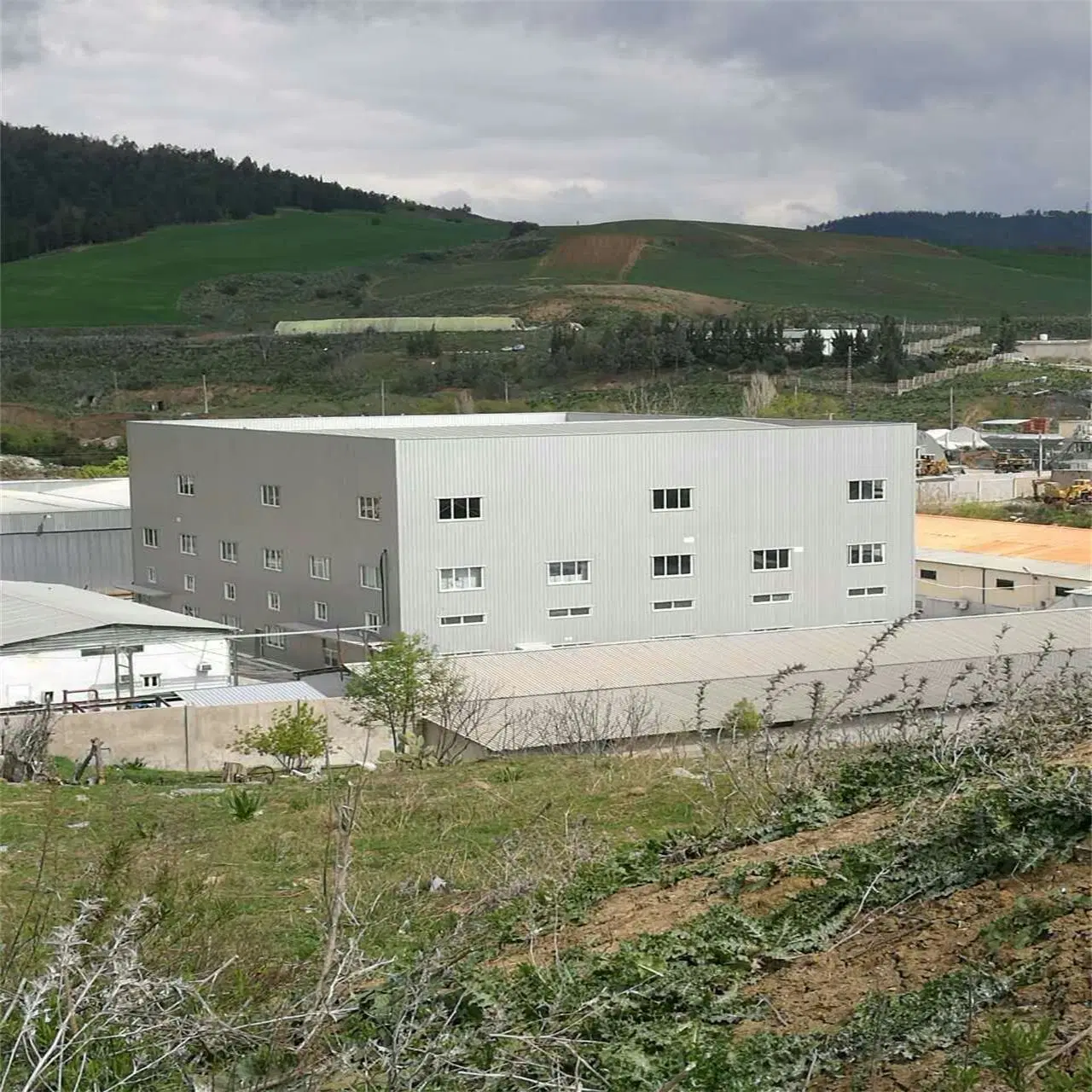 Structure en acier préfabriqués Bureau de trois étages avec montage parapet