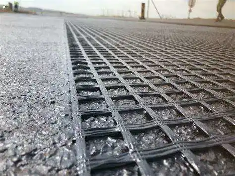 100kn/M camino material de construcción poliéster Geogrid tela para las paredes de retención