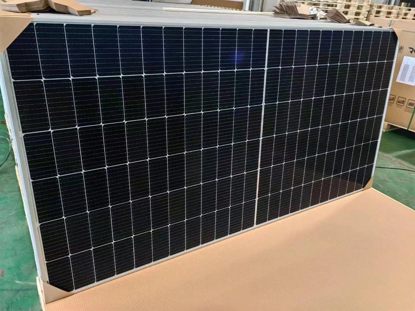 Solar Panel Solar Power Products 555W Perc Technology Have Nice Price Made in Original Factory Techwise