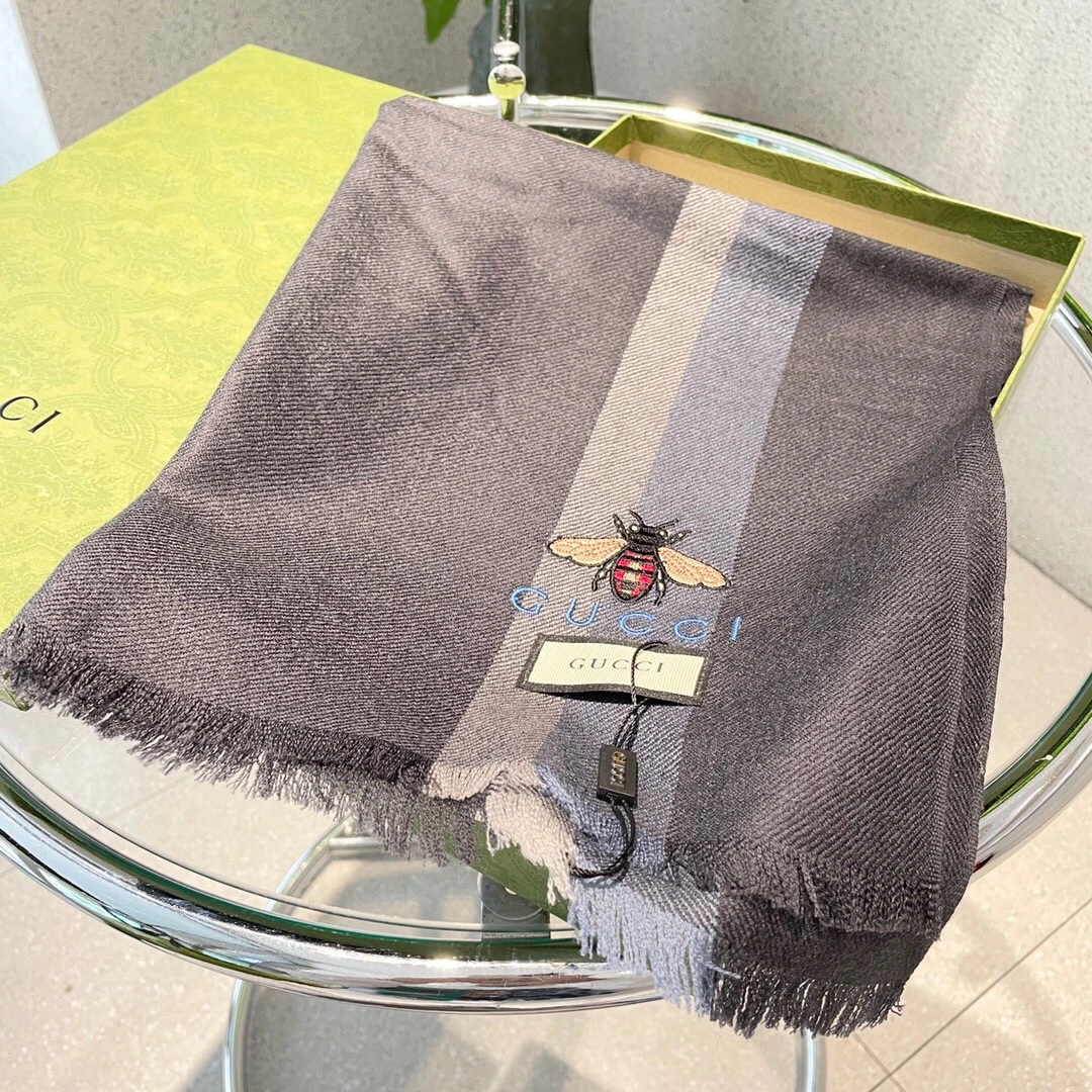 100% Top-Notch Cashmere Scarf, Cutting-Edge Product, Fashionable Brand, Super Authentic Color, Super Soft, Warm and Skin Friendly