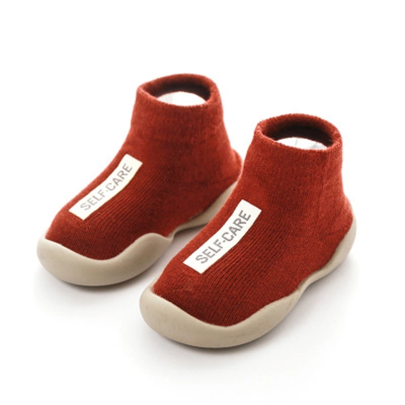 Nouveau-né très petite fille garçons chaussettes en caoutchouc massif semelle, anti-Slip hiver chaud bébé Chaussures de marche chaussons Esg13471