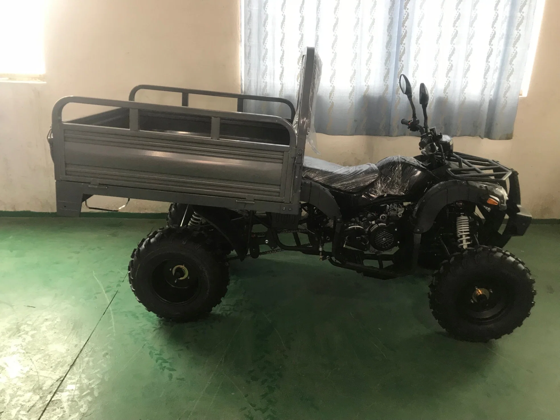 Veículo UTV de boa qualidade, com uma moto 4 de 250 cc e pouco potente, com motor de 4 x 4 utilitários Com CE