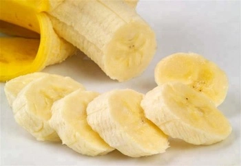 Délicieux coupé en tranches de bananes lyophilisées vide