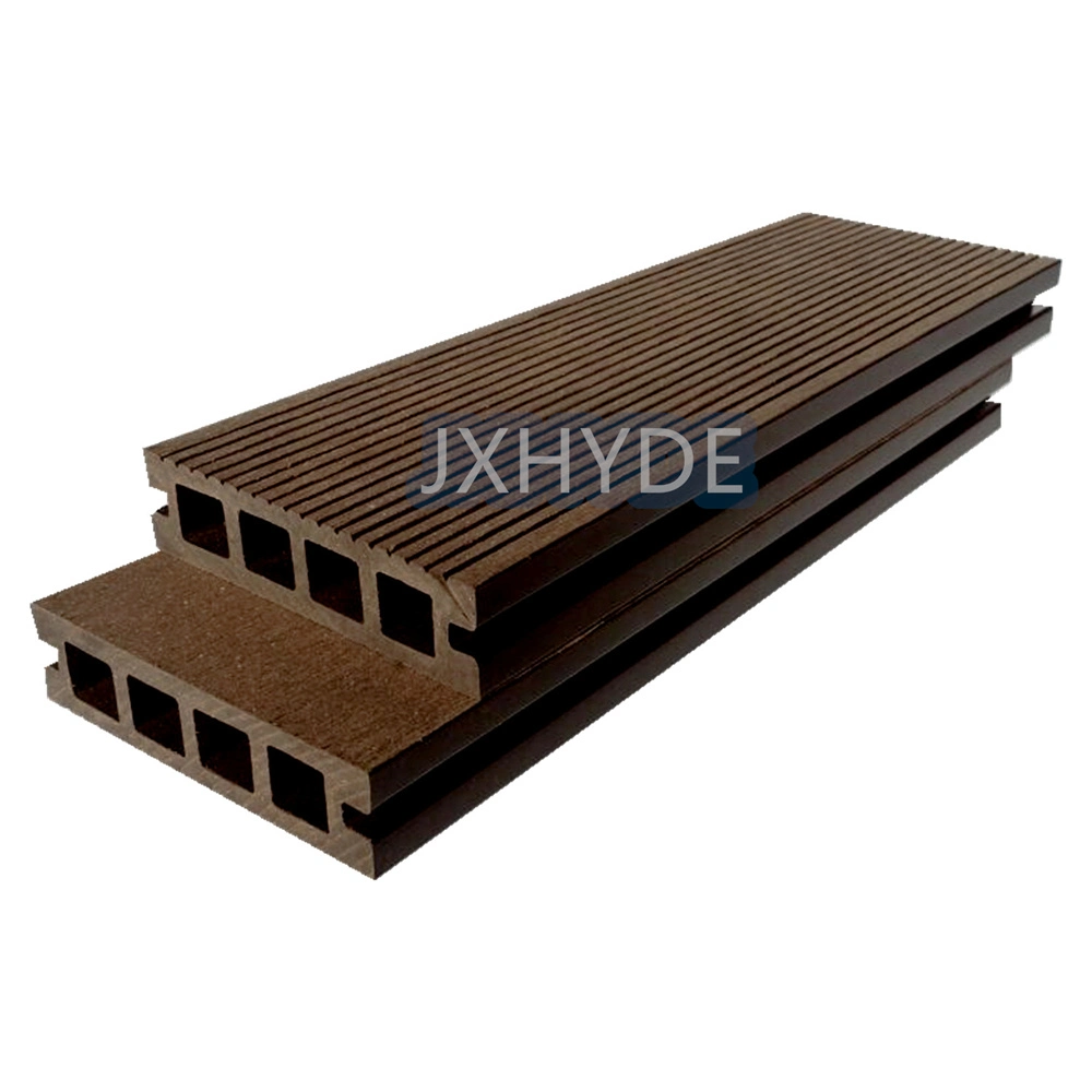 Revêtement de sol en composite plastique en bois PVC/WPC résistant aux UV pour l'extérieur.