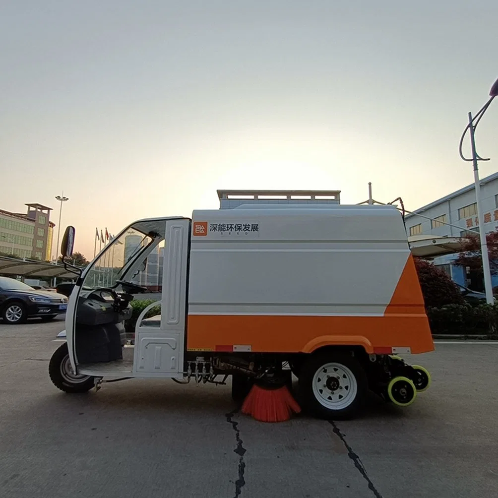 China Directional Vacuum Trike Sweep Truck of Load Capacity 600kg 18000 M2/H