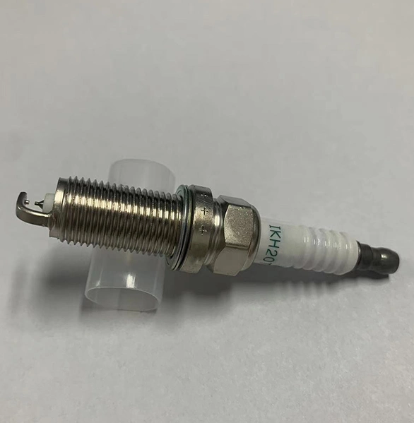 Vente en gros Auto Engine Systems Iridium Spark Plugs Ikh20tt 4704 Auto Vente directe usine de système d'allumage de pièces Ikh20tt