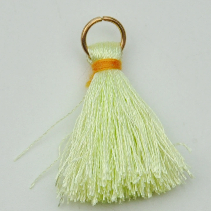 Wholesale/Supplier Small Fashion Polyester with Metal Ring Tassel for Garment