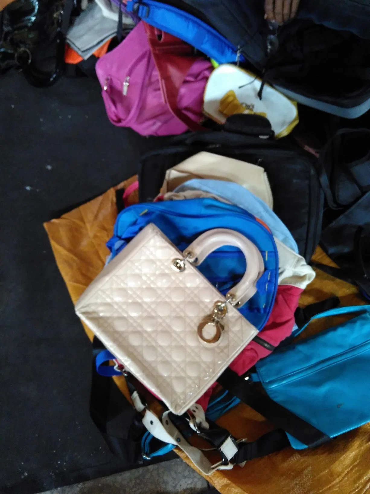 Wholesale/Supplier Leather Used Bags in Bales/Used Ladies Handbags Wholesale/Supplier Used Handbags
